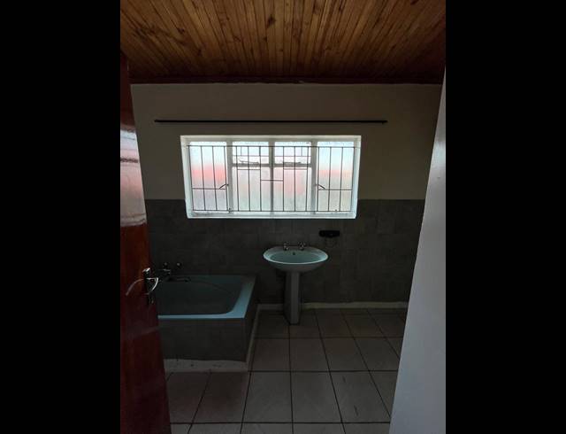 M² BUILDING FOR SALE IN SPRINGS CENTRAL